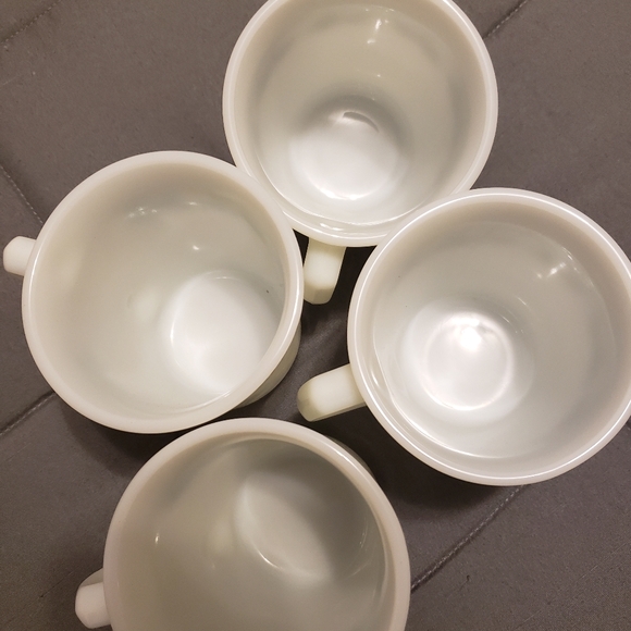 Set of 4 Corelle HOLLY DAYS mugs - Picture 2 of 3